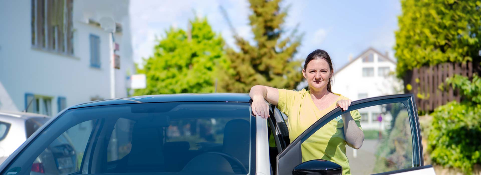 Dienstfahrzeug und Frau Kurz